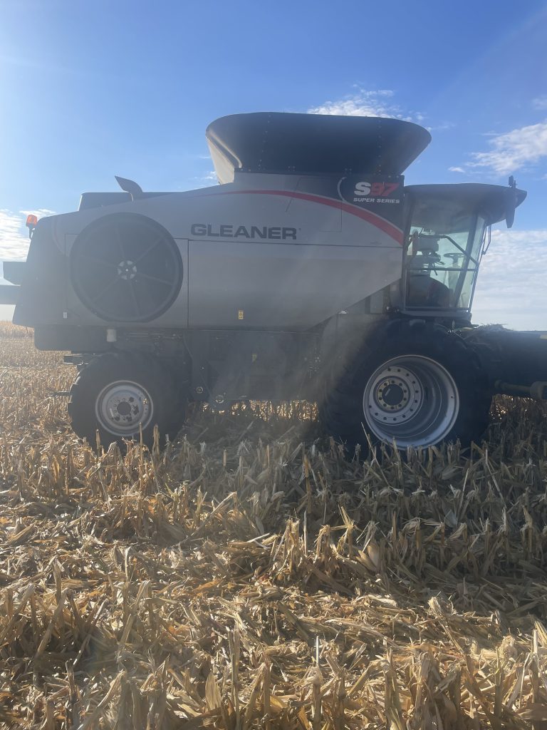 2018 Gleaner S97 Combine - Image 3