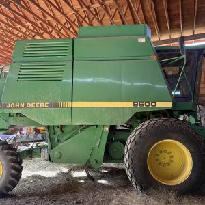 1991 John Deere 9600 combine