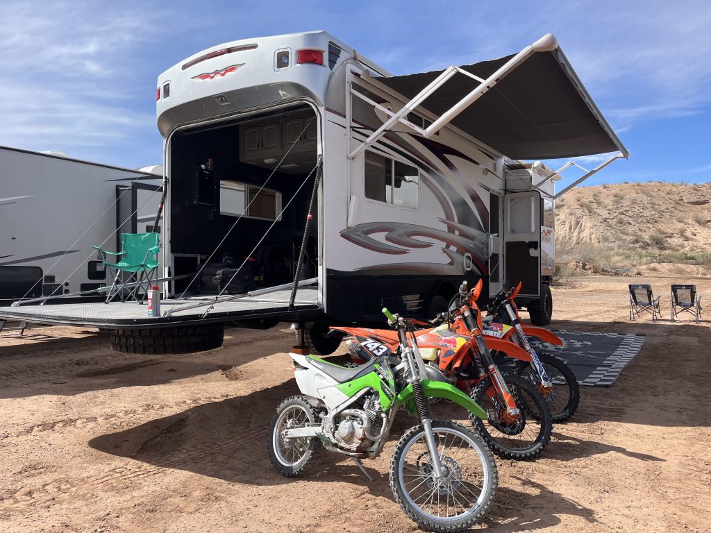 2009 Weekend Warrior Toy Hauler - Image 10
