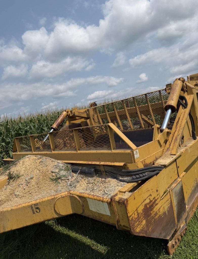 Steiger 320 and icon dirt pan - Image 8