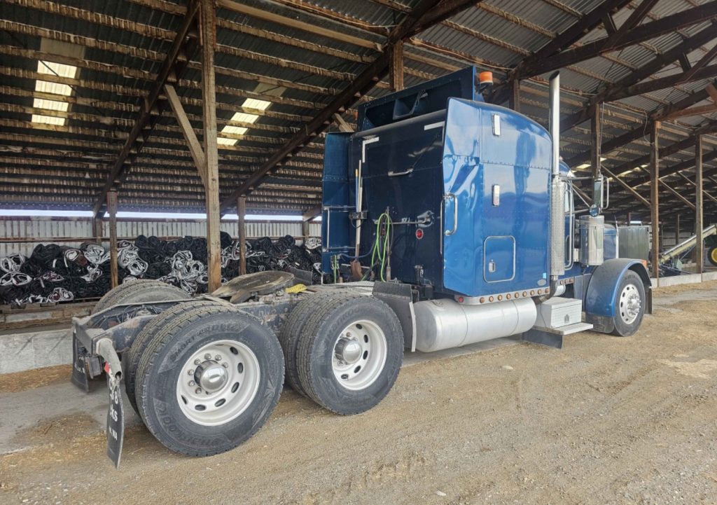 2002 Peterbilt 379 - Image 6