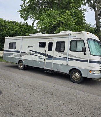 2005 Fleetwood Terra LX 32K Class A Motorhome