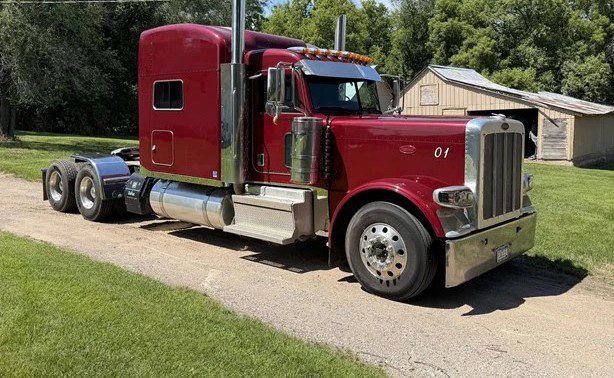 2020 Peterbilt 389