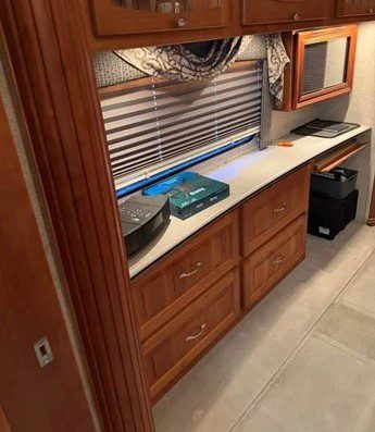 2005 Newmar Essex 4505 Oxford – 45′ Luxury Class A Diesel Motorhome - Image 11
