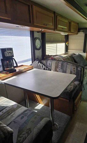2005 Fleetwood Terra LX 32K Class A Motorhome - Image 15