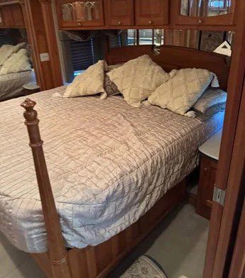 2005 Newmar Essex 4505 Oxford – 45′ Luxury Class A Diesel Motorhome - Image 13