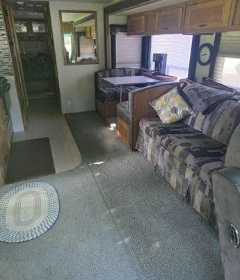 2005 Fleetwood Terra LX 32K Class A Motorhome - Image 16