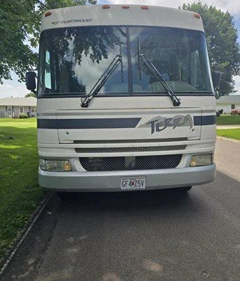 2005 Fleetwood Terra LX 32K Class A Motorhome - Image 2