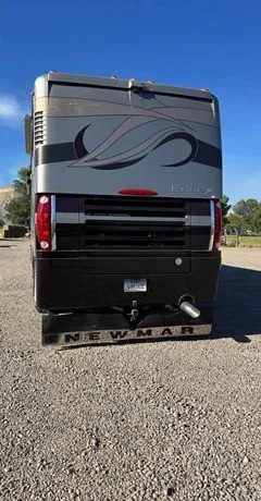 2005 Newmar Essex 4505 Oxford – 45′ Luxury Class A Diesel Motorhome - Image 2