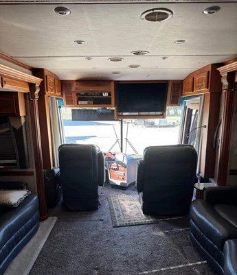 2005 Newmar Essex 4505 Oxford – 45′ Luxury Class A Diesel Motorhome - Image 3