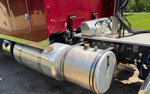 2020 Peterbilt 389 - Image 5