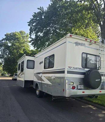 2005 Fleetwood Terra LX 32K Class A Motorhome - Image 6