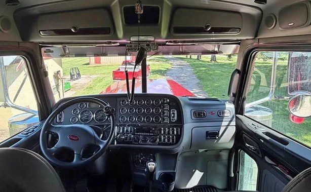 2020 Peterbilt 389 - Image 6
