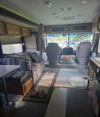 2005 Fleetwood Terra LX 32K Class A Motorhome - Image 7