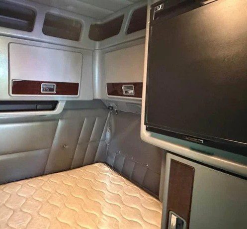 2020 Peterbilt 389 - Image 7