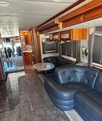 2005 Newmar Essex 4505 Oxford – 45′ Luxury Class A Diesel Motorhome - Image 7