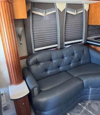 2005 Newmar Essex 4505 Oxford – 45′ Luxury Class A Diesel Motorhome - Image 8