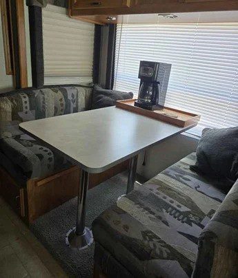 2005 Fleetwood Terra LX 32K Class A Motorhome - Image 10