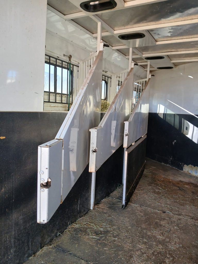 2007 Trails West 4 Horse Living Quarters - Image 21