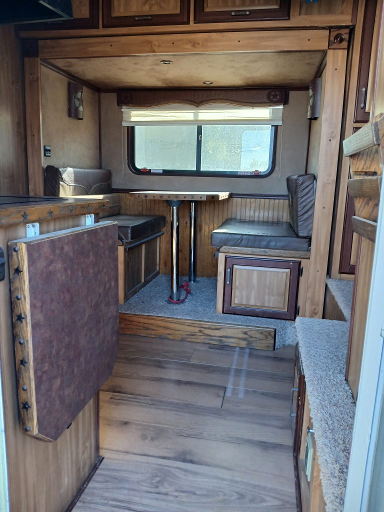 2007 Trails West 4 Horse Living Quarters - Image 5