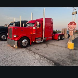 2017 Peterbilt 389 & 2005 Kentucky 15 Head Horse Van