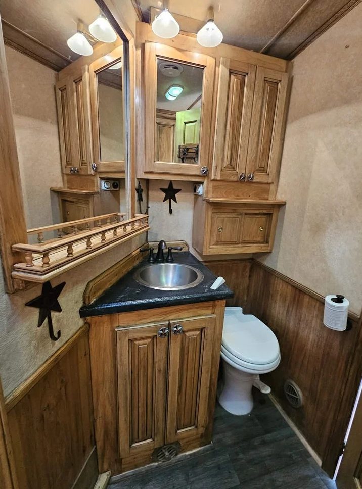 2004 Horse Trailer - Image 3