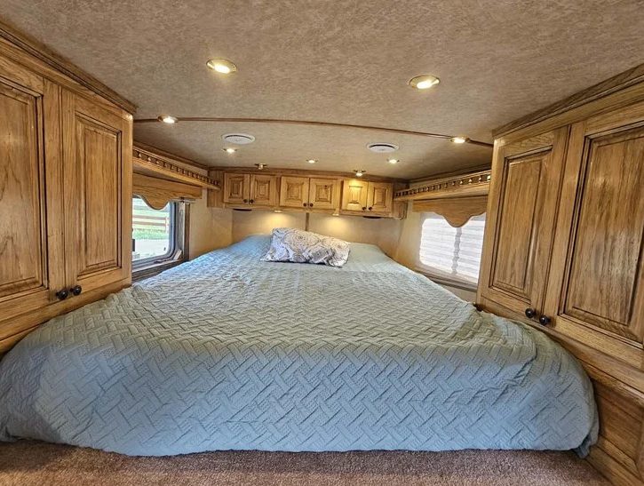 2004 Horse Trailer - Image 6