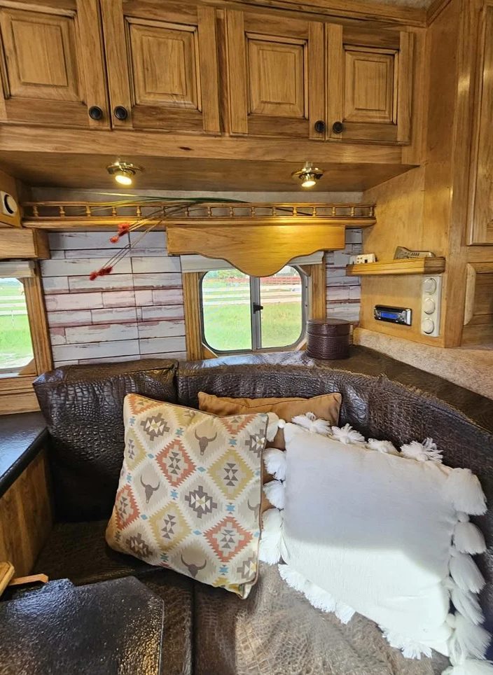2004 Horse Trailer - Image 5