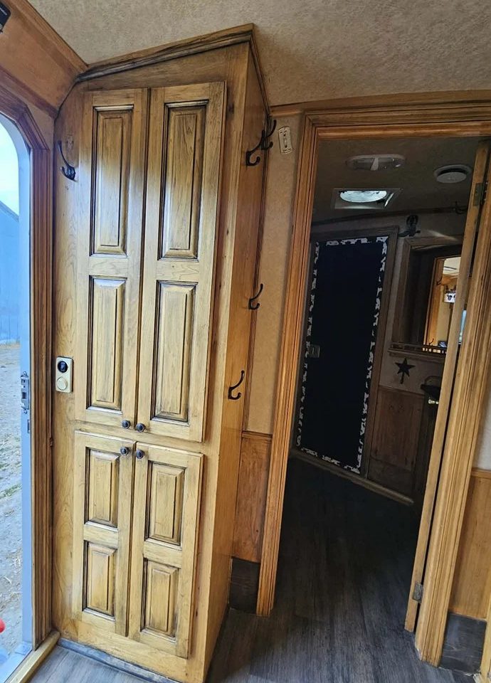 2004 Horse Trailer - Image 4
