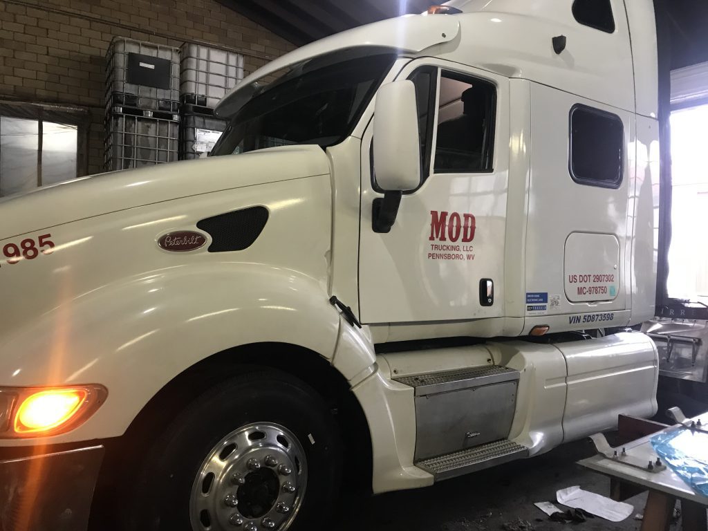 2005 Peterbilt 387 - Image 3