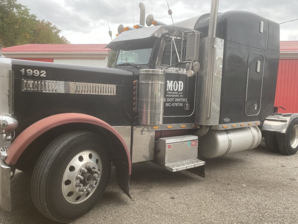 1996 Peterbilt 379 EXD - Image 3