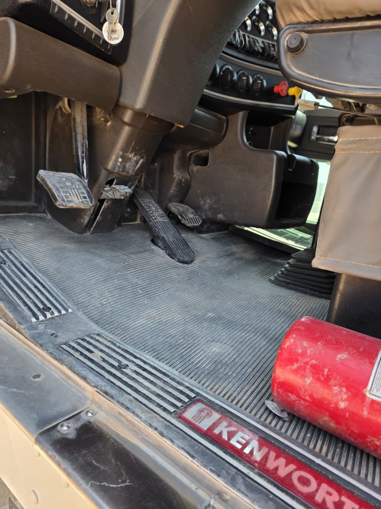 2020 Kenworth T800 Pressure Truck - Image 10