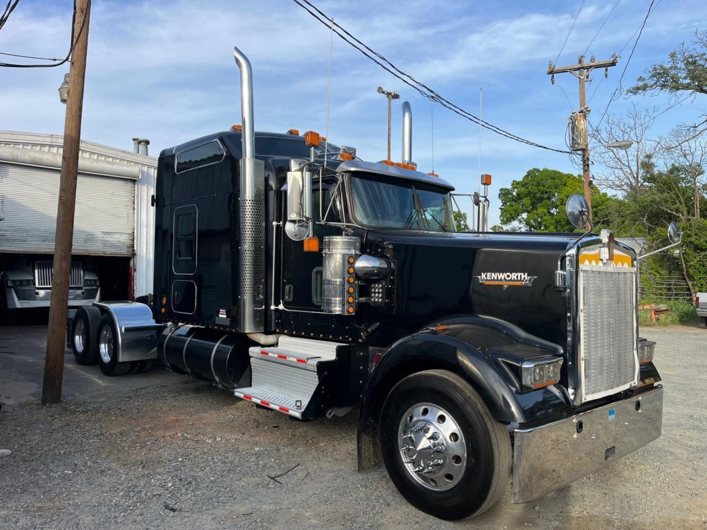 2022 Kenworth W900A