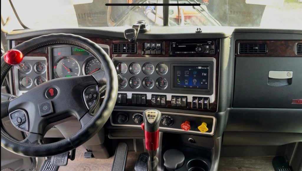 2022 Kenworth W900A - Image 23