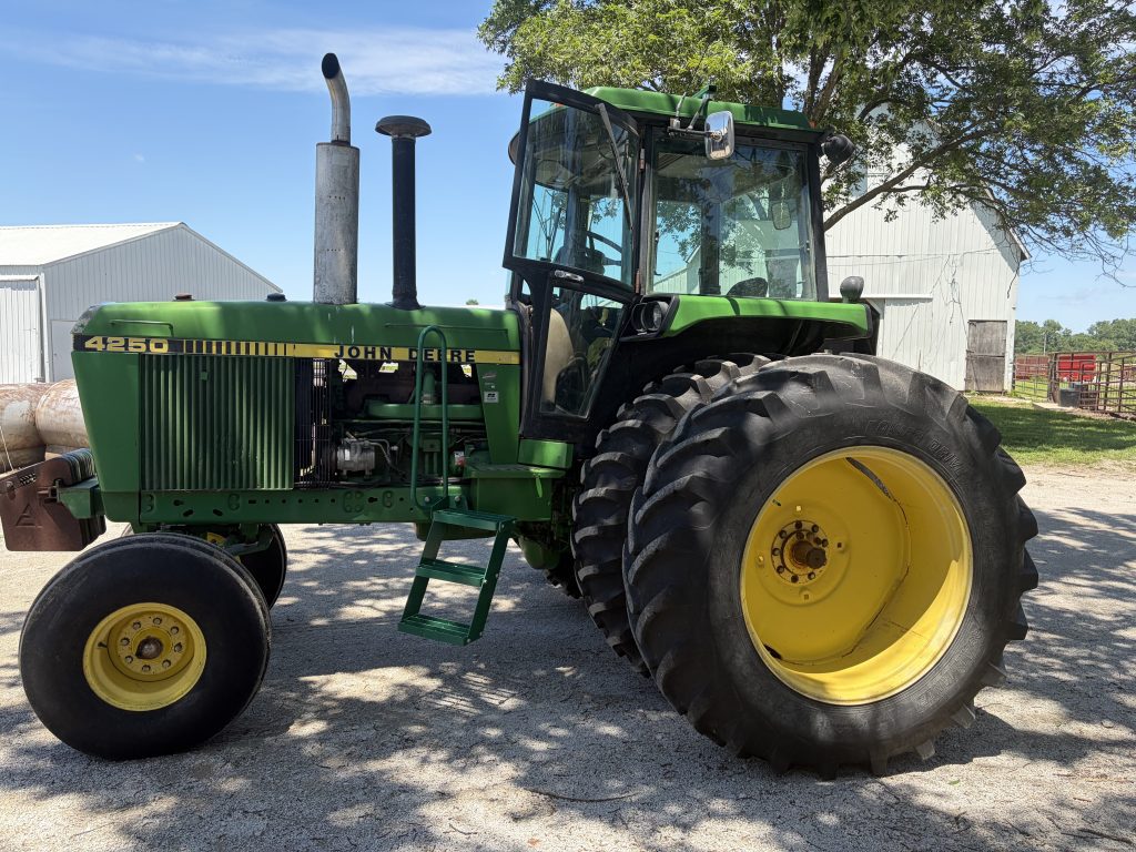 1988 John Deere 4250 - Image 2