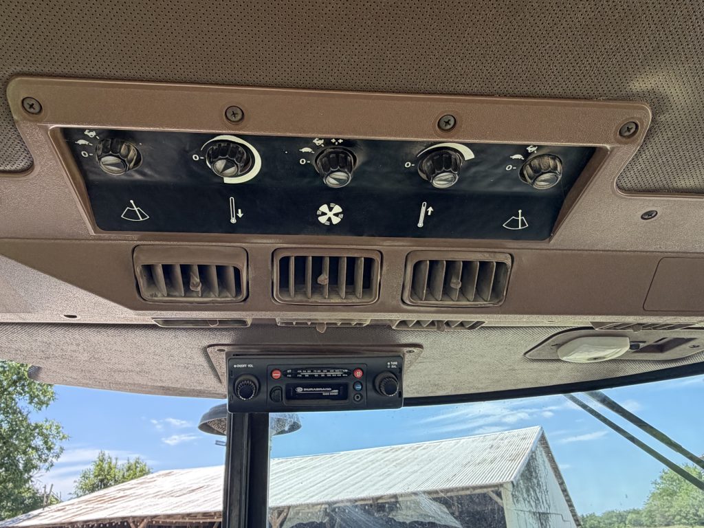 1988 John Deere 4250 - Image 8