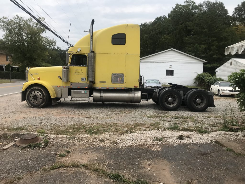 1998 Freightliner Classic - Image 2