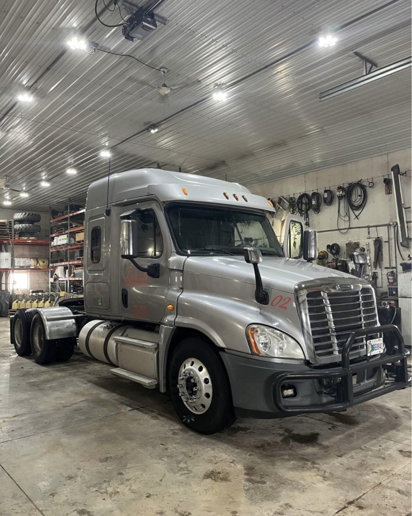 2013 Freightliner Cascadia - Image 4