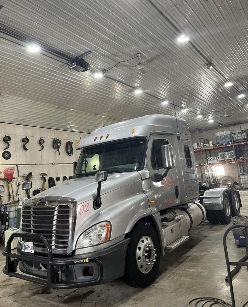 2013 Freightliner Cascadia - Image 3