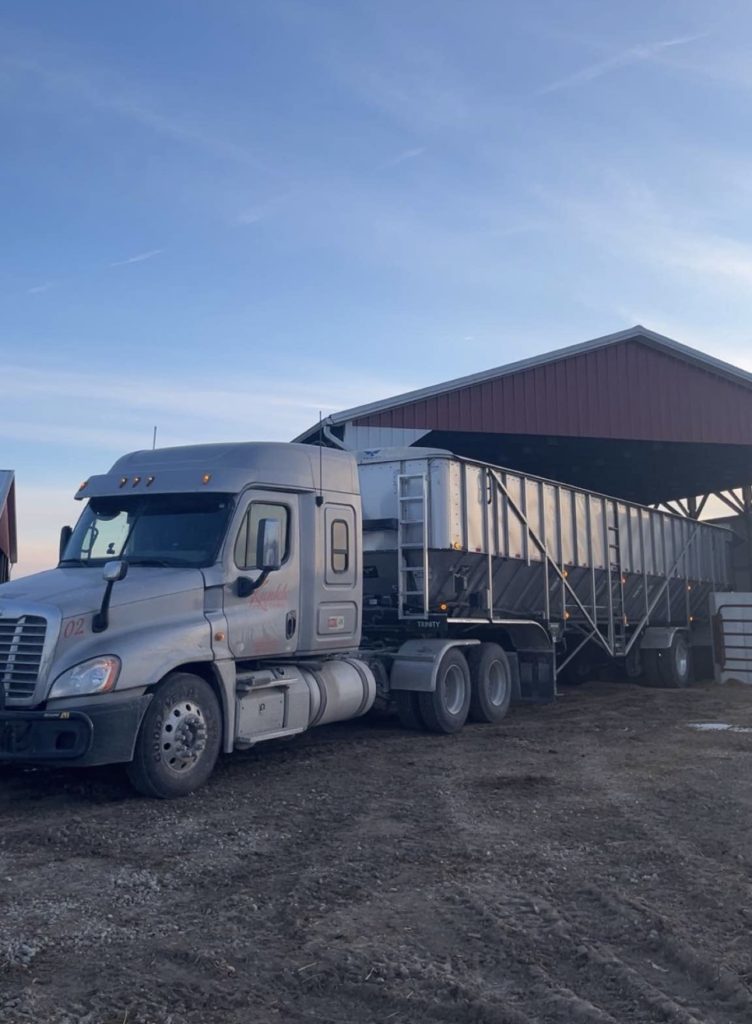 2013 Freightliner Cascadia - Image 2