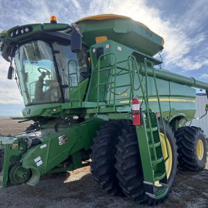 2013 John Deere S670 Combine