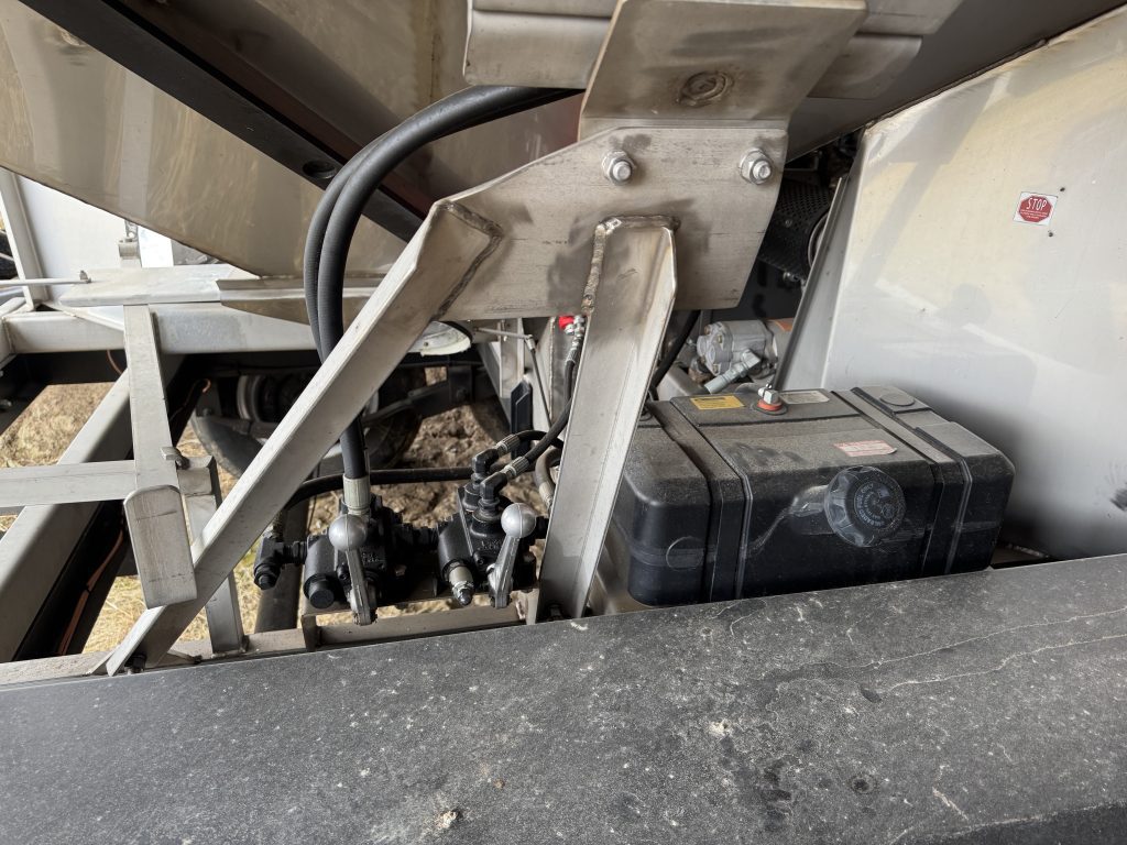 Barber Engineering 5-Ton Stainless Steel Fertilizer Tender - Image 7
