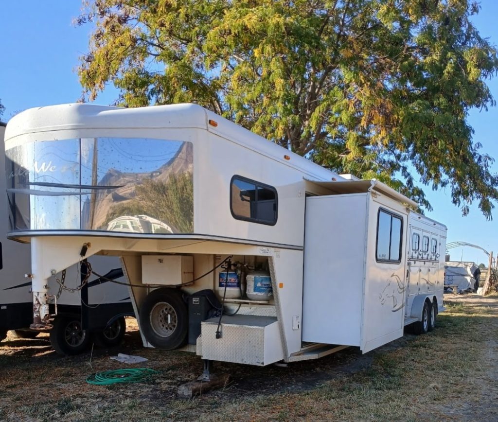 2007 Trails West 4 Horse Living Quarters