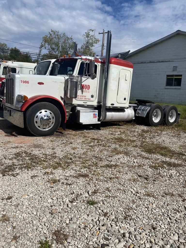 1986 Peterbilt 379 - Image 2