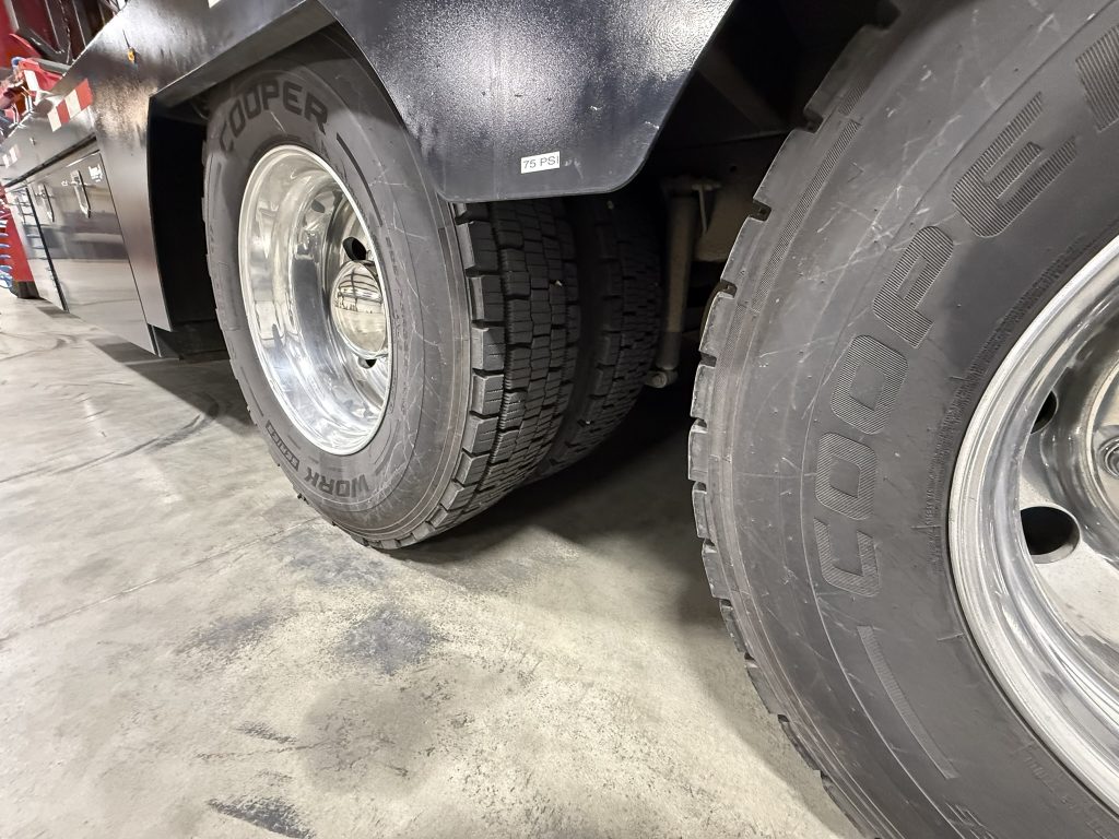 2009 Peterbilt 386 - Image 14