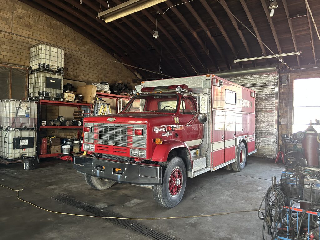 1995 Fire Cat Rescue Truck - Image 2