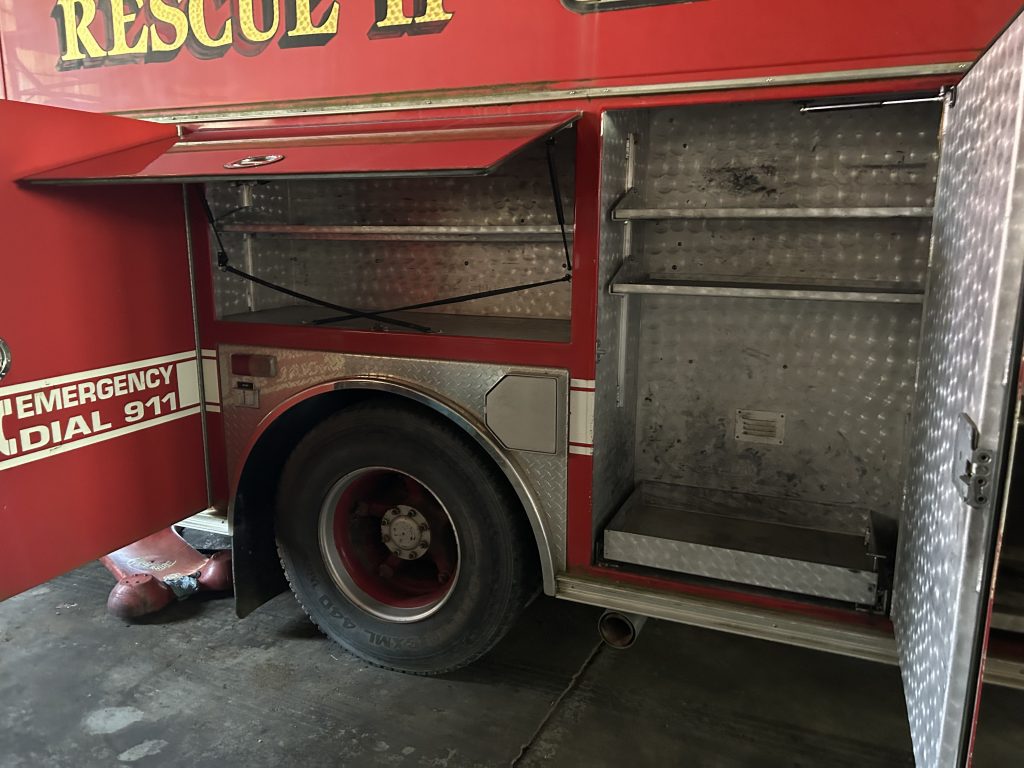 1995 Fire Cat Rescue Truck - Image 4
