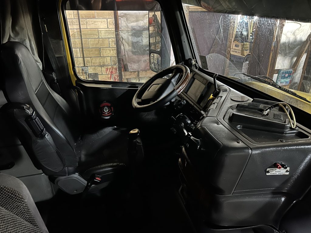 1998 Volvo VN670 Raised-Roof Double Bunk Sleeper - Image 5