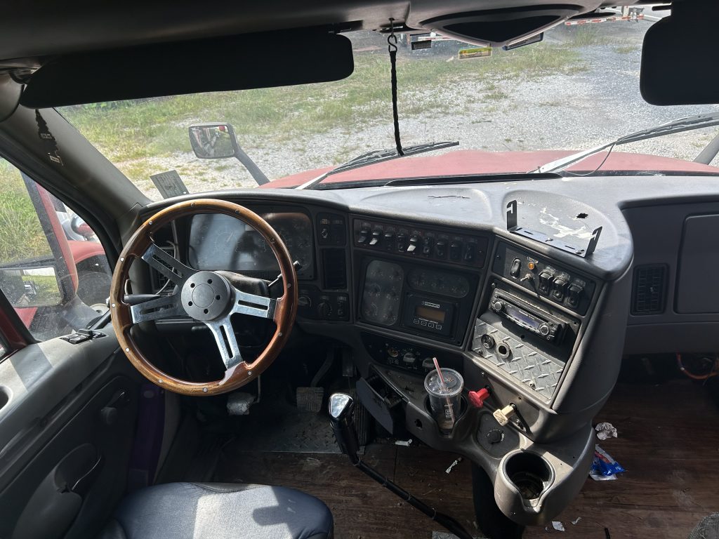 1998 Kenworth T2000 - Image 8