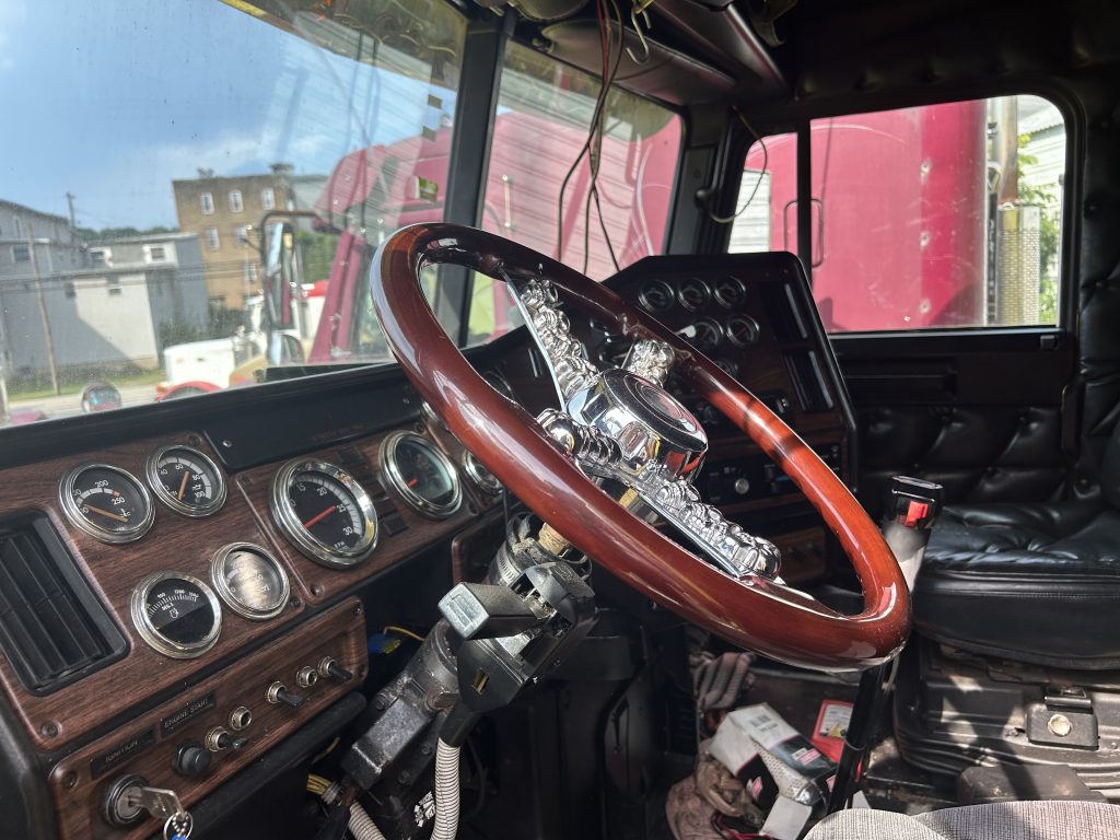 1998 Freightliner Classic - Image 8